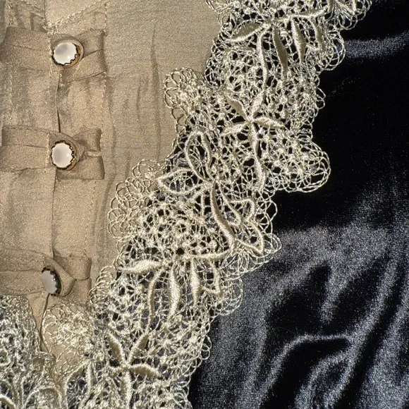 NWT KAIMILAN Chic Velvet Dress with Beige Accents - Picture 12 of 15